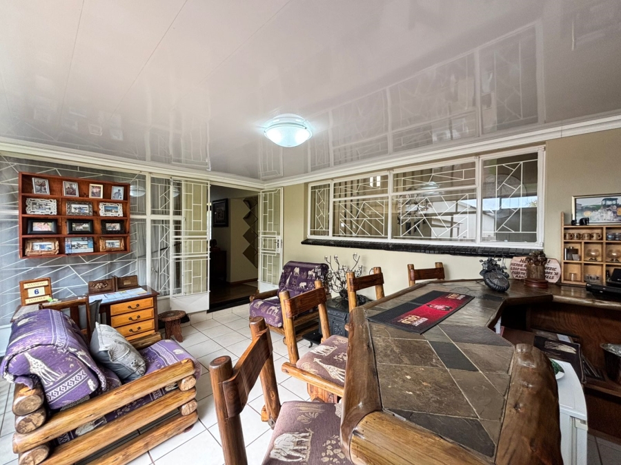 6 Bedroom Property for Sale in Flamwood North West